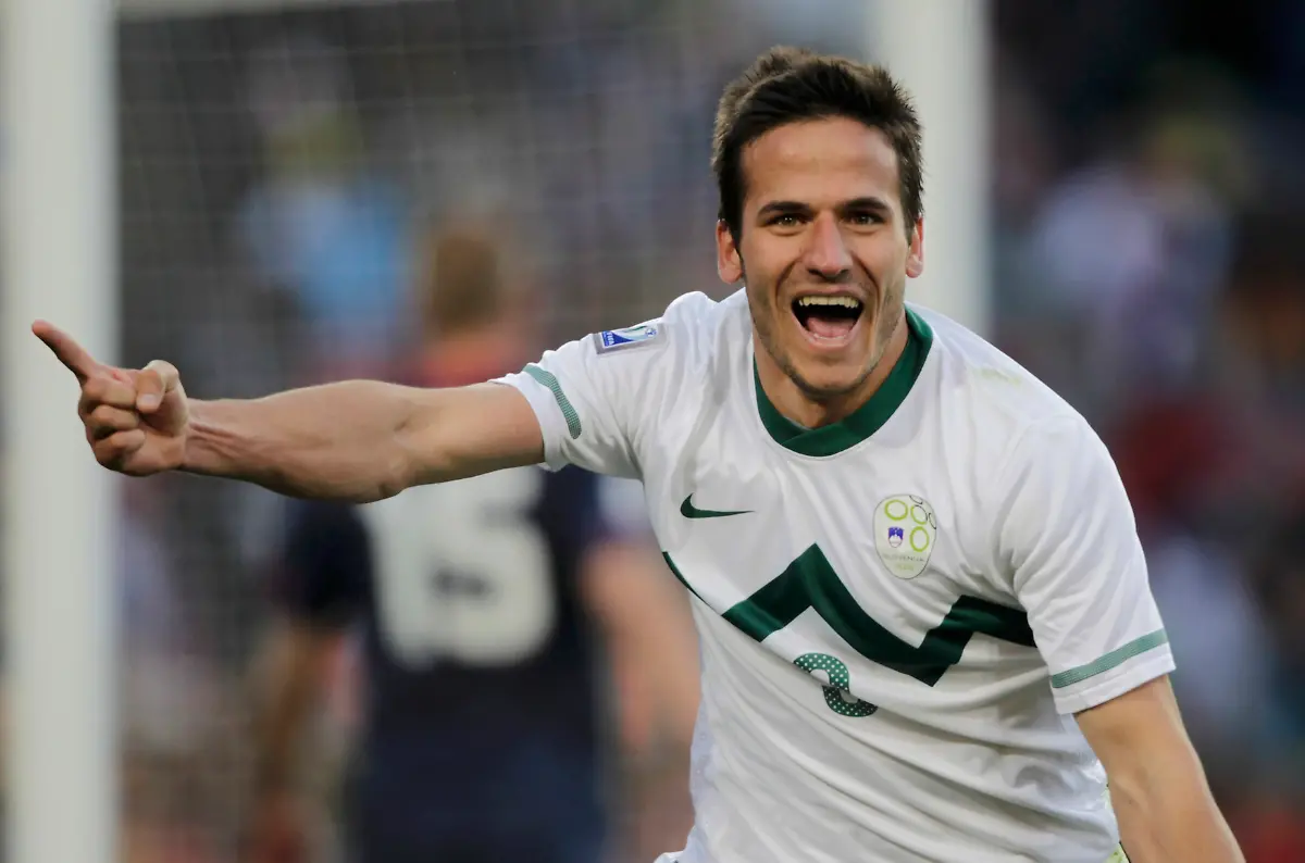 2010-06-18T145115Z-01-WCB133-RTRMDNP-3-SOCCER-WORLD-JPG135554090550975279