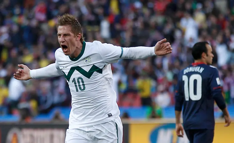 2010-06-18T142211Z-01-WCB122-RTRMDNP-3-SOCCER-WORLD-JPG3424277925464935509