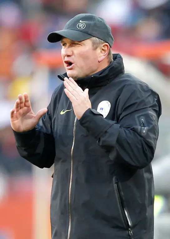 2010-06-18T143949Z-01-WCP528-RTRMDNP-3-SOCCER-WORLD-JPG2265024452677068286