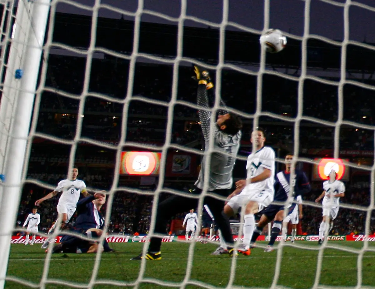 2010-06-18T154731Z-01-WCC528-RTRMDNP-3-SOCCER-WORLD-JPG6142360140802540833