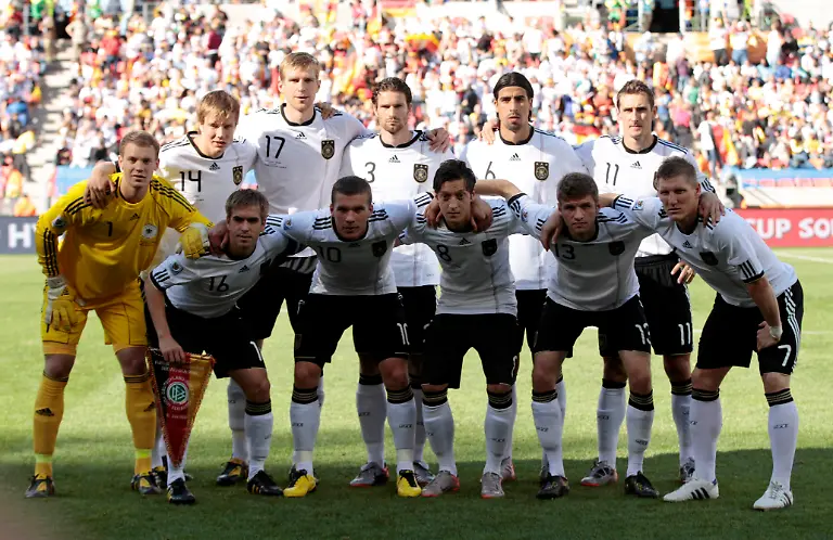 2010-06-18T114621Z-01-WCA405-RTRMDNP-3-SOCCER-WORLD-JPG7640864717434248812