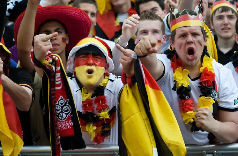 DEU-BB-Fussball-WM-Fans-Weltmeisterschaft-HAL108-jpg987293232160296720
