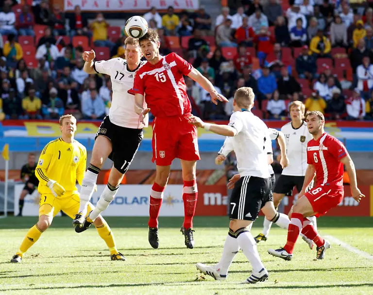 2010-06-18T115831Z-01-WCA410-RTRMDNP-3-SOCCER-WORLD-JPG5491505202558412148