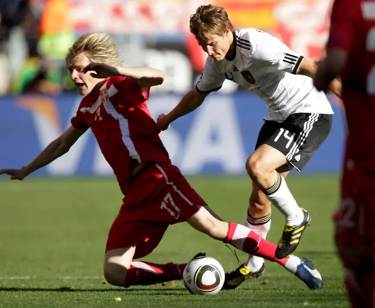 2010-06-18T130749Z-01-WCA441-RTRMDNP-3-SOCCER-WORLD-JPG2331526175267184731