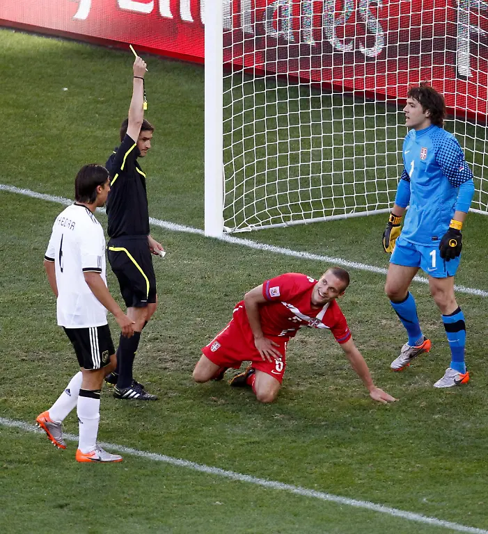 2010-06-18T130456Z-01-WCA249-RTRMDNP-3-SOCCER-WORLD-JPG4293329006240250461