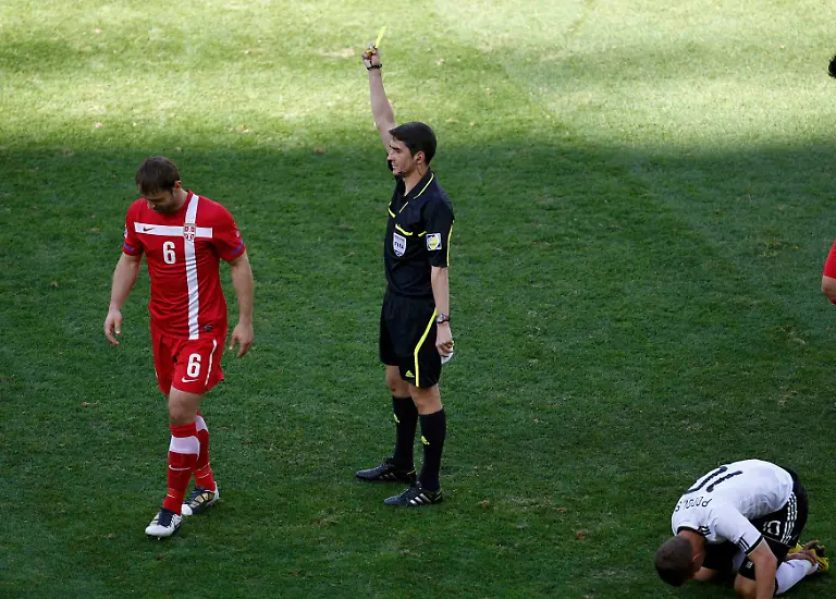 2010-06-18T120051Z-01-AA08-RTRMDNP-3-SOCCER-WORLD-JPG1587865719820498661