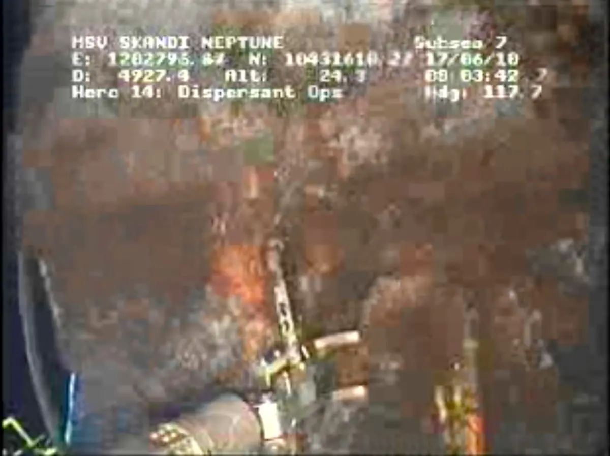 2010-06-17T133043Z-01-WAS301-RTRMDNP-3-OIL-SPILL-JPG8767336093930758242