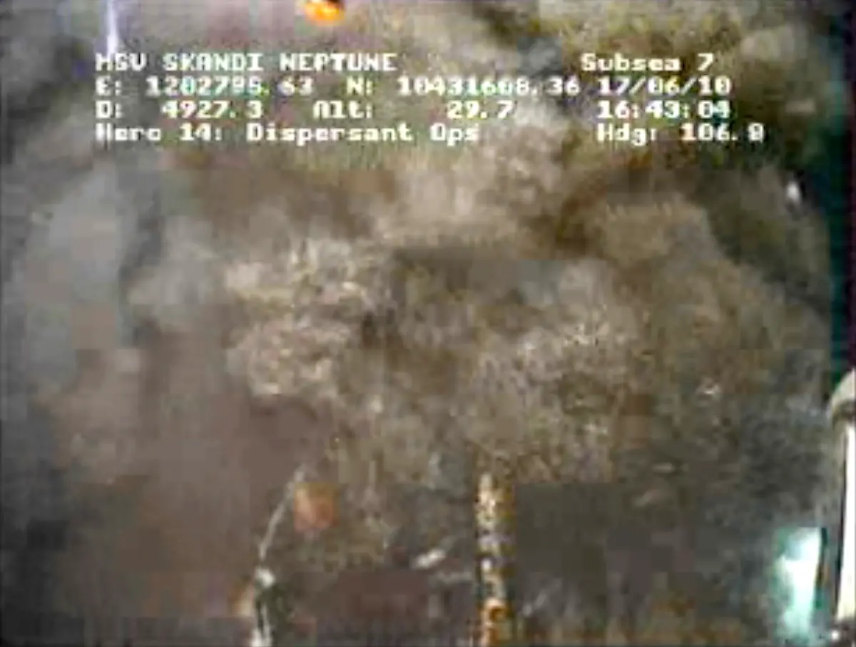 2010-06-17T220113Z-01-WAS03-RTRMDNP-3-OIL-SPILL-JPG8735836902981250367