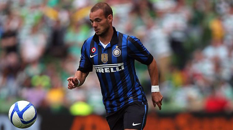 Topmann im zentralen Mittelfeld: Spielmacher Wesley Sneijder, noch für Inter Mailand am Ball.