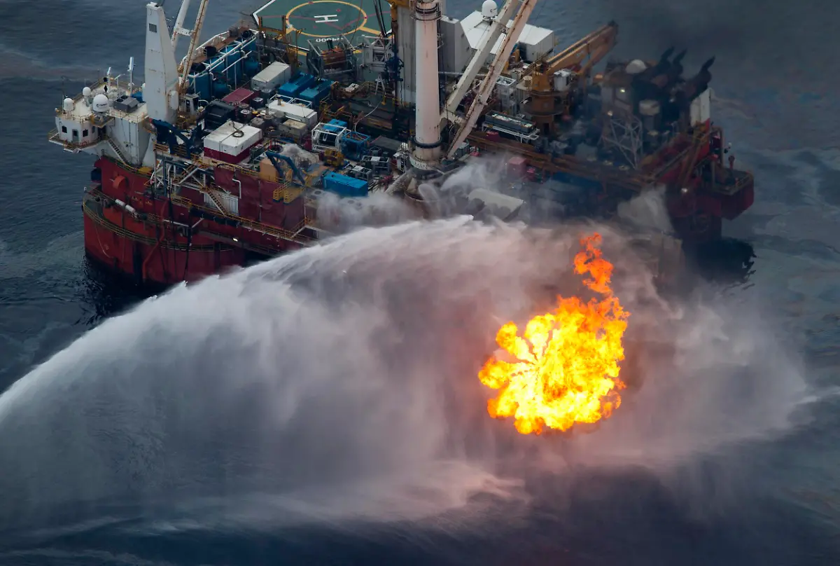 2010-06-18T102110Z-01-SIN202-RTRMDNP-3-OIL-SPILL-JPG7376548184745727934