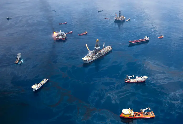 2010-06-18T102418Z-01-SIN204-RTRMDNP-3-OIL-SPILL-JPG8761866351309152125