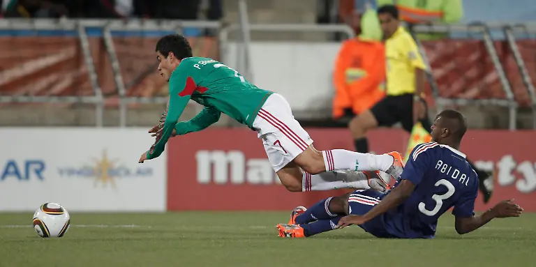 2010-06-17T201512Z-01-WCP672-RTRMDNP-3-SOCCER-WORLD-JPG1227700218677054282