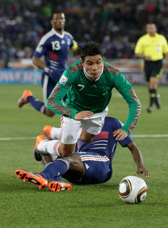 2010-06-17T201609Z-01-WCP673-RTRMDNP-3-SOCCER-WORLD-JPG109469179851525996