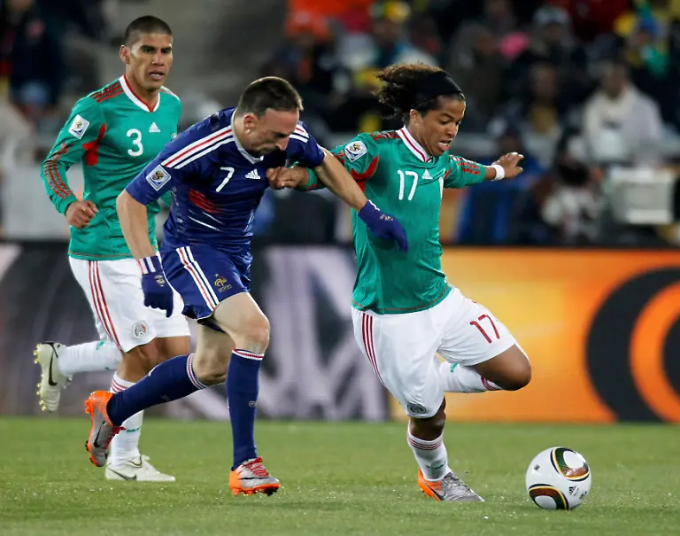 2010-06-17T192347Z-01-WCA447-RTRMDNP-3-SOCCER-WORLD-JPG7279668554608818316