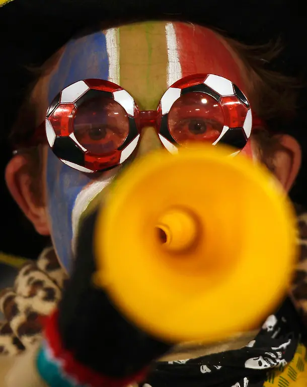 2010-06-16T180541Z-01-WCP568-RTRMDNP-3-SOCCER-WORLD-JPG5653590606443249121