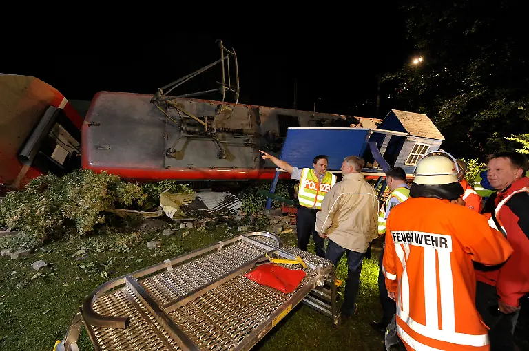 DEU-Zugunglueck-Unfall-HAN343-jpg8788522254744415844