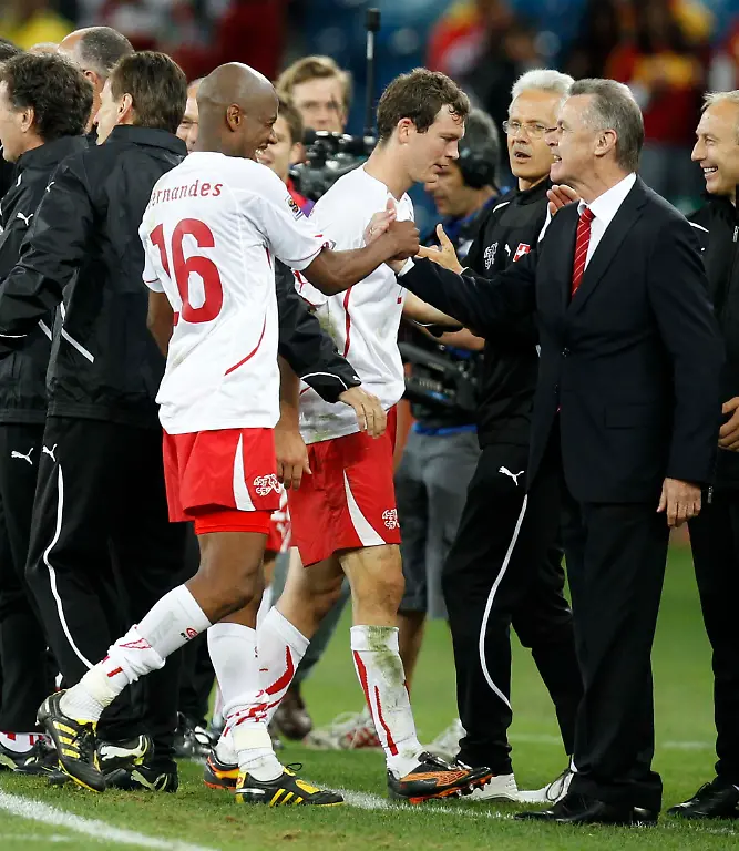 2010-06-16T160413Z-01-WCB147-RTRMDNP-3-SOCCER-WORLD-JPG5278018959576315709