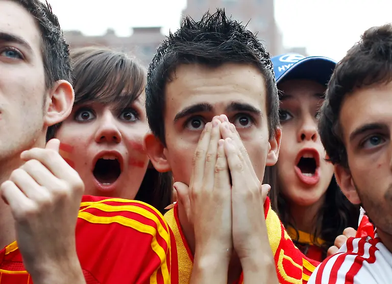 2010-06-16T170804Z-01-SVP01-RTRMDNP-3-SOCCER-WORLD-JPG5908256572679461728