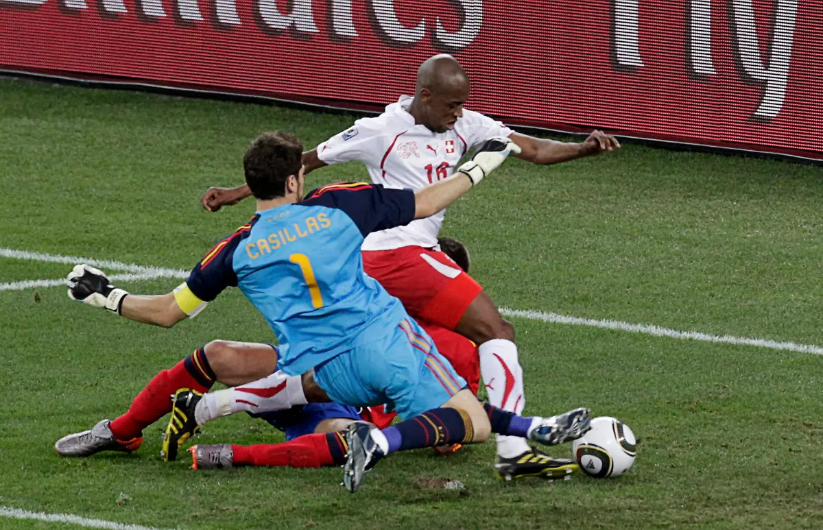 2010-06-16T153423Z-01-WCA445-RTRMDNP-3-SOCCER-WORLD-JPG2050906927062354674