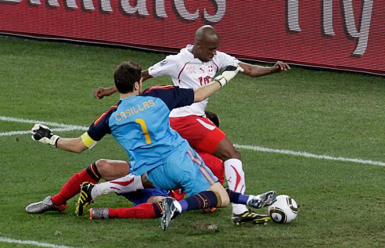 2010-06-16T153423Z-01-WCA445-RTRMDNP-3-SOCCER-WORLD-JPG2050906927062354674