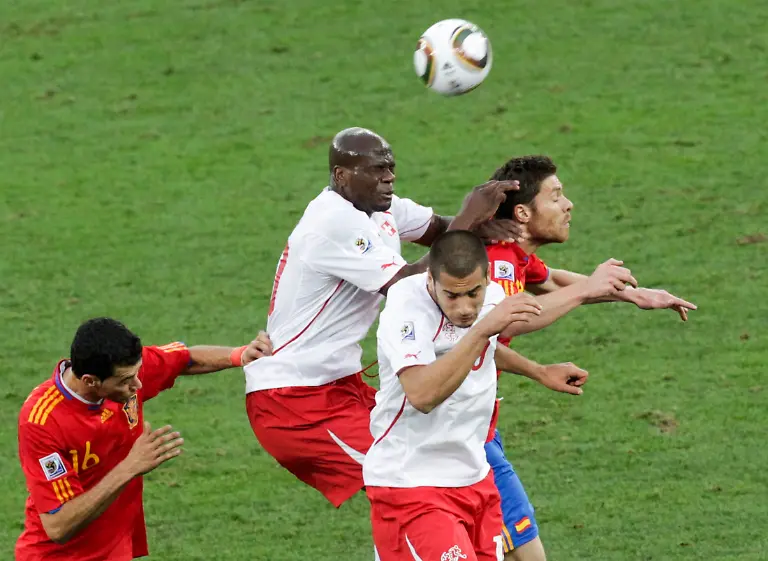 2010-06-16T151209Z-01-CVI14-RTRMDNP-3-SOCCER-WORLD-JPG4021136788754586619