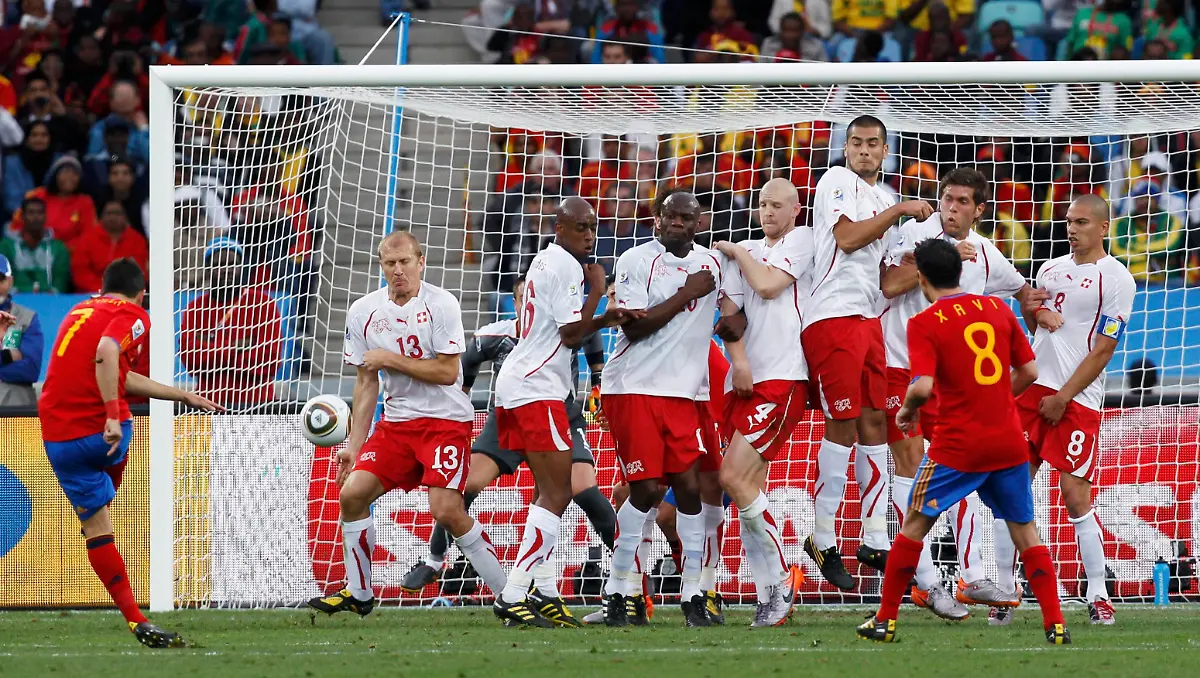 2010-06-16T145613Z-01-MAD130-RTRMDNP-3-SOCCER-WORLD-JPG61668083227422327