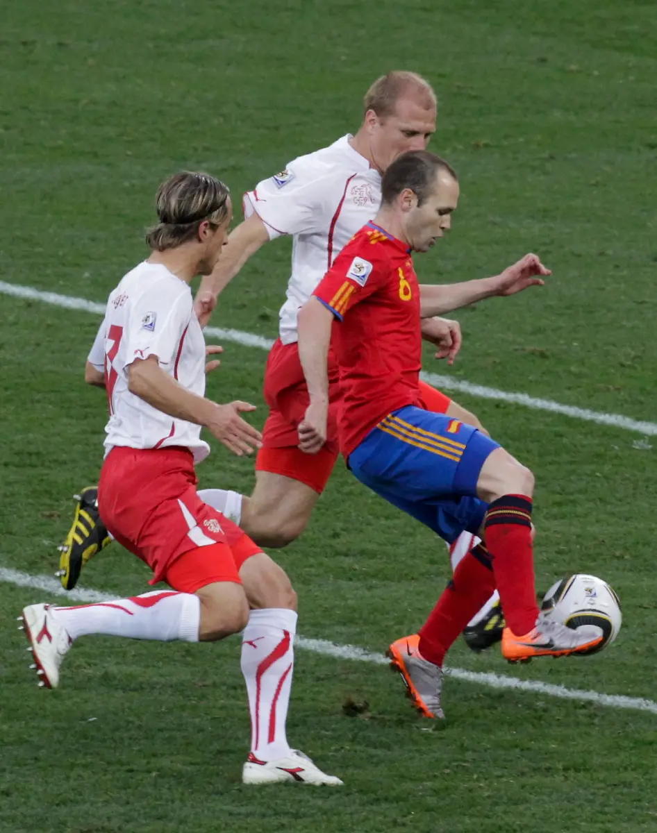 2010-06-16T145753Z-01-CVI11-RTRMDNP-3-SOCCER-WORLD-JPG1852054746721876184