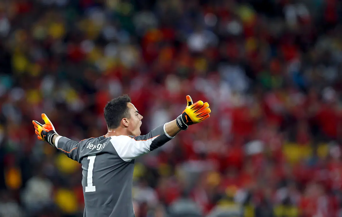 2010-06-16T155303Z-01-WCP325-RTRMDNP-3-SOCCER-WORLD-JPG7372529920650815028