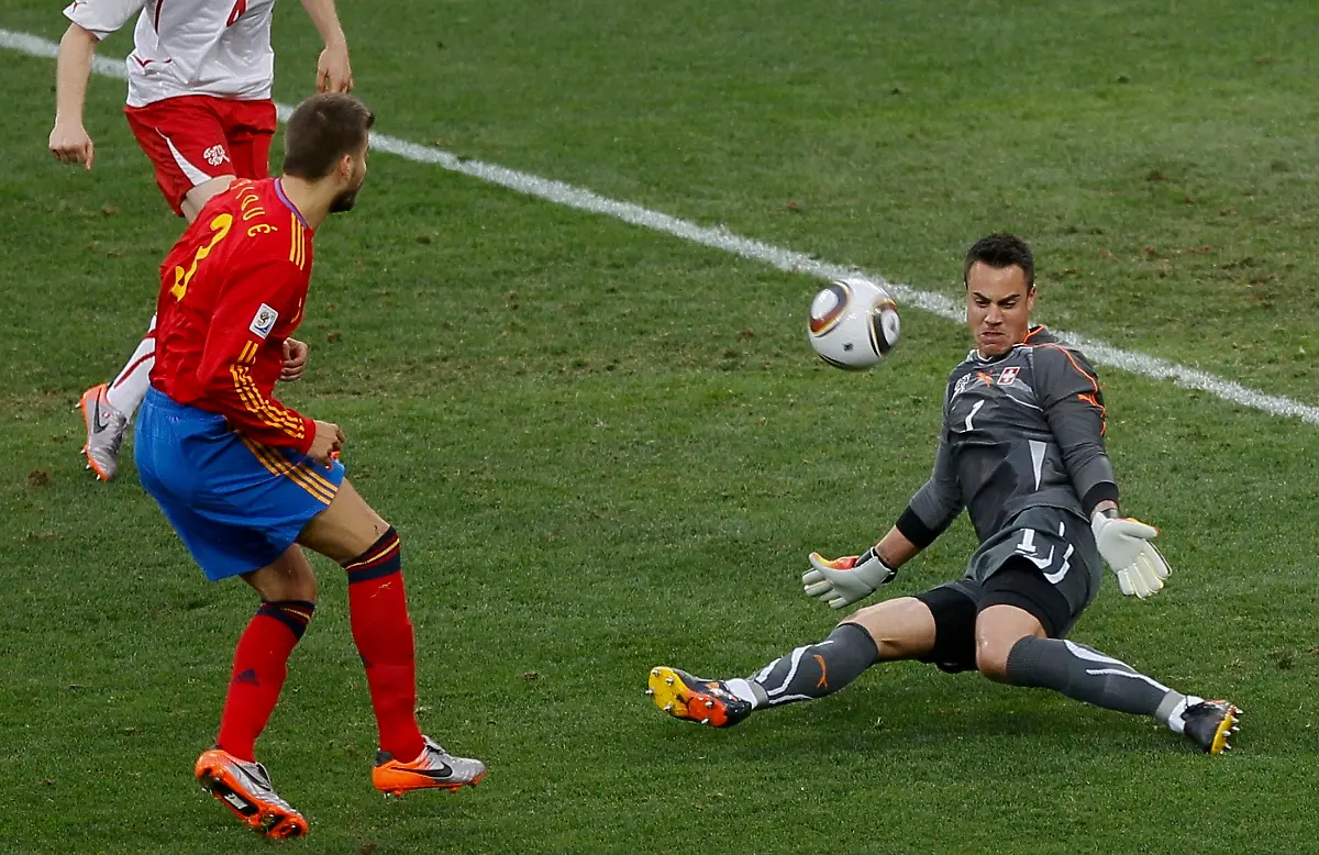 2010-06-16T143438Z-01-CVI07-RTRMDNP-3-SOCCER-WORLD-JPG757702954163427759