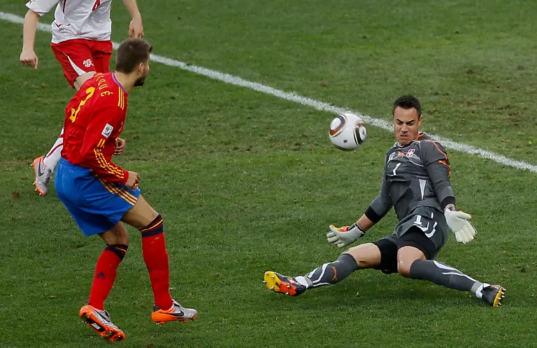 2010-06-16T143438Z-01-CVI07-RTRMDNP-3-SOCCER-WORLD-JPG757702954163427759