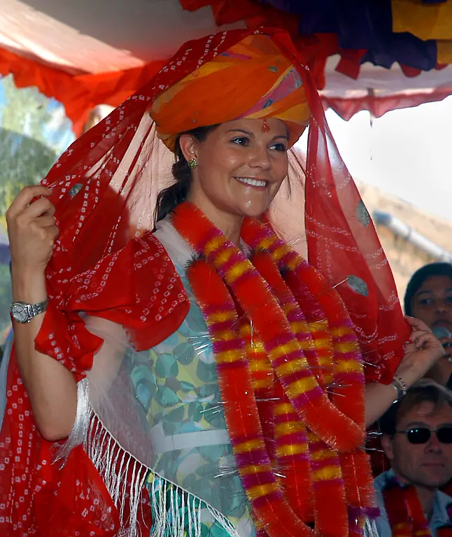 2010-06-16T110237Z-01-STO09-RTRMDNP-3-SWEDEN-ROYALS-WEDDING-JPG4060651341865175382