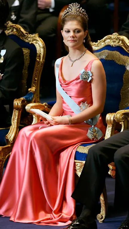 2010-06-16T105512Z-01-STO05-RTRMDNP-3-SWEDEN-ROYALS-WEDDING-JPG7675676077844096520