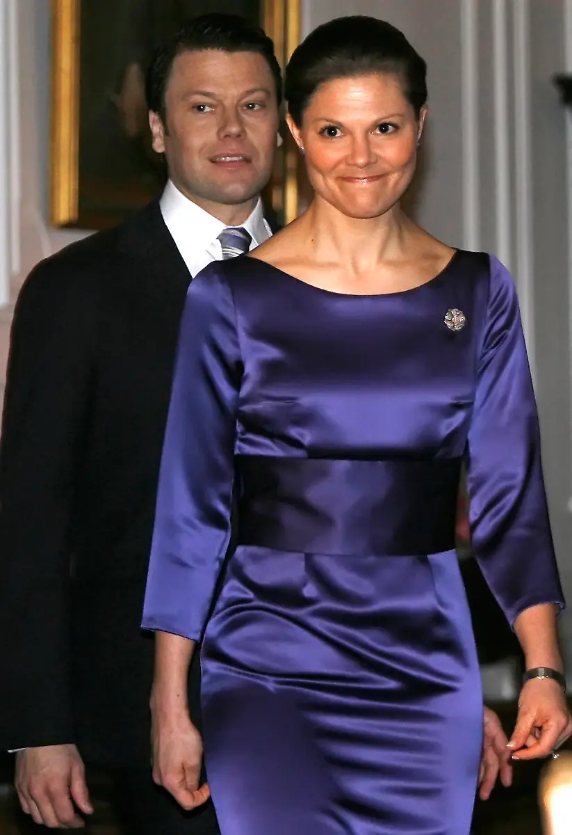 2010-06-16T111257Z-01-STO10-RTRMDNP-3-SWEDEN-ROYALS-WEDDING-JPG3377027360686119983