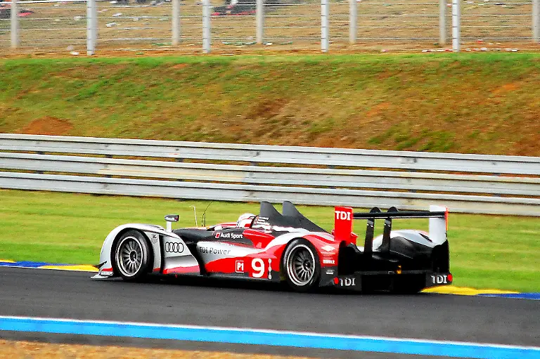 24h-Le-Mans-2010-12-06-2010-19-58-44