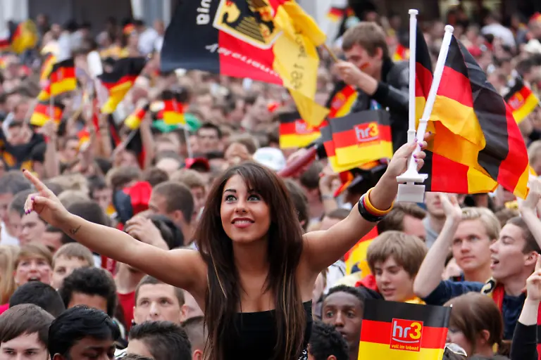 1276465118499-DEU-HE-Fussball-WM-Public-Viewing-FRA422-jpg4572168737772045539