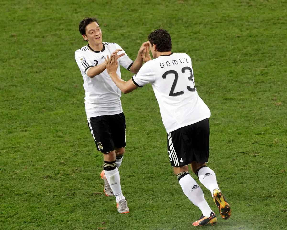 2010-06-13T202506Z-01-AA28-RTRMDNP-3-SOCCER-WORLD-JPG1540297810826036298