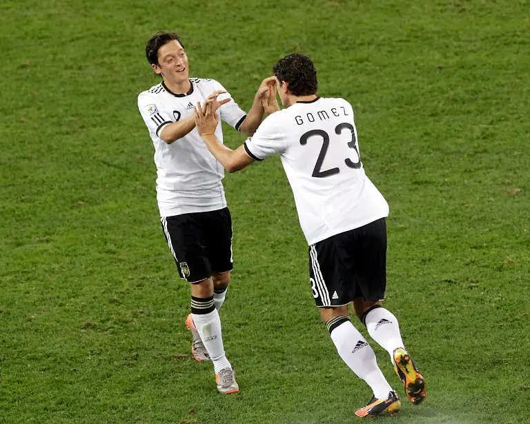 2010-06-13T202506Z-01-AA28-RTRMDNP-3-SOCCER-WORLD-JPG1540297810826036298