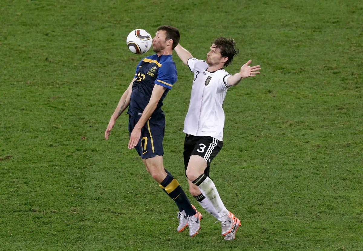 2010-06-13T202936Z-01-AA29-RTRMDNP-3-SOCCER-WORLD-JPG6726137365312774809