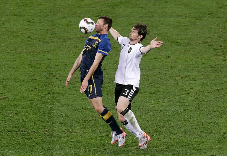 2010-06-13T202936Z-01-AA29-RTRMDNP-3-SOCCER-WORLD-JPG6726137365312774809