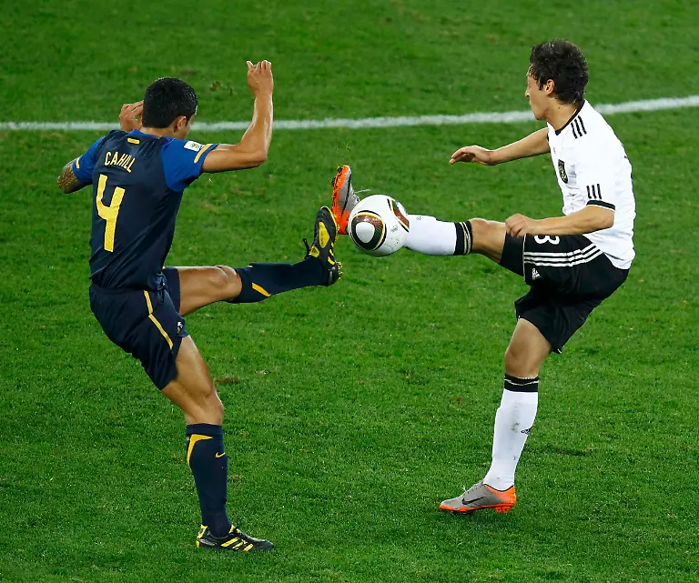 2010-06-13T190212Z-01-AA11-RTRMDNP-3-SOCCER-WORLD-JPG2690366030143166815