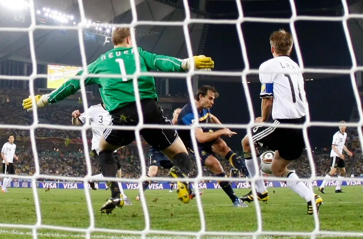 2010-06-13T183926Z-01-WCC214-RTRMDNP-3-SOCCER-WORLD-JPG5882968379397213967