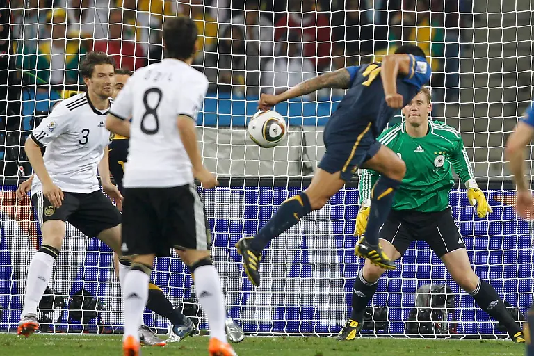 2010-06-13T183736Z-01-WCC117-RTRMDNP-3-SOCCER-WORLD-JPG5553777486094760430