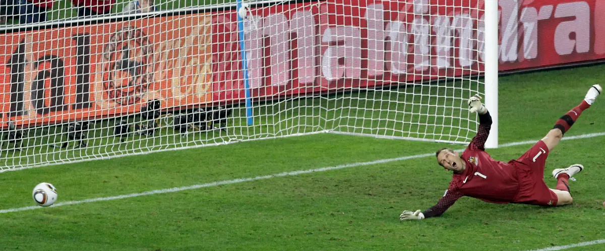 2010-06-13T200946Z-01-WCC146-RTRMDNP-3-SOCCER-WORLD-JPG6451838727524673711