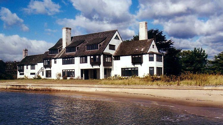 Katharine Hepburns Haus von der Seeseite aus gesehen in Fenwick, einem 90-Seelen-Nest an der Atlantikküste des US-Bundesstaates Connecticut. (Archivbild)