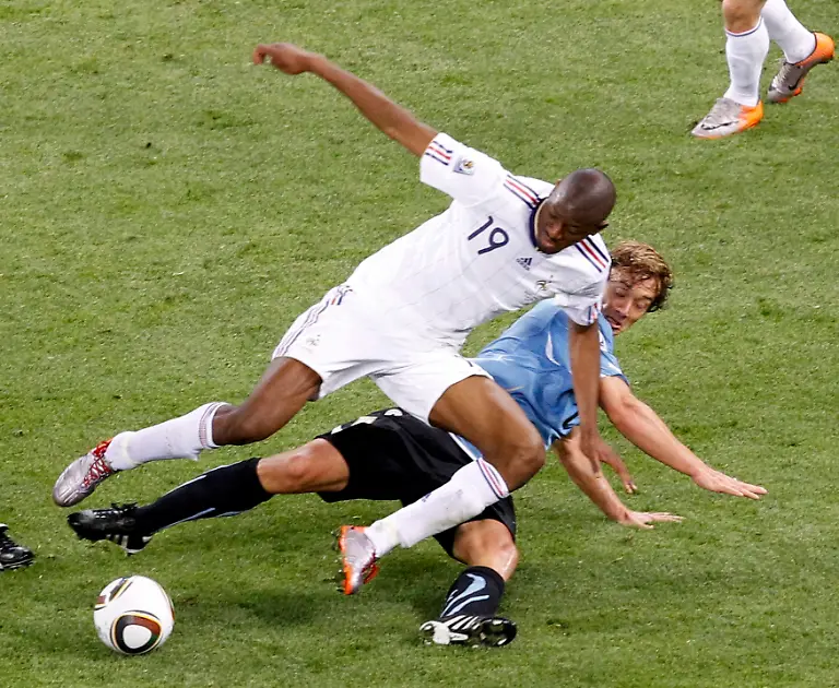 2010-06-11T202729Z-01-WCG424-RTRMDNP-3-SOCCER-WORLD-JPG8147162807248697297