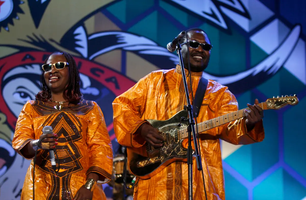 2010-06-11T080029Z-01-RSS02-RTRMDNP-3-SOCCER-WORLD-CONCERT-JPG4442138296235378397