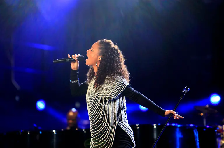 2010-06-10T213610Z-01-JK17-RTRMDNP-3-SOCCER-WORLD-CONCERT-JPG4806434990588590604