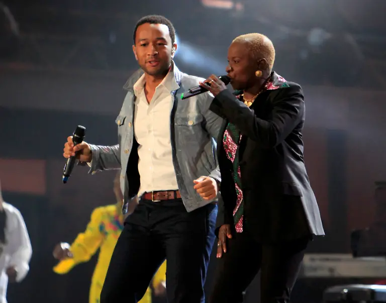 2010-06-11T081349Z-01-RSS07-RTRMDNP-3-SOCCER-WORLD-CONCERT-JPG344219670006736126