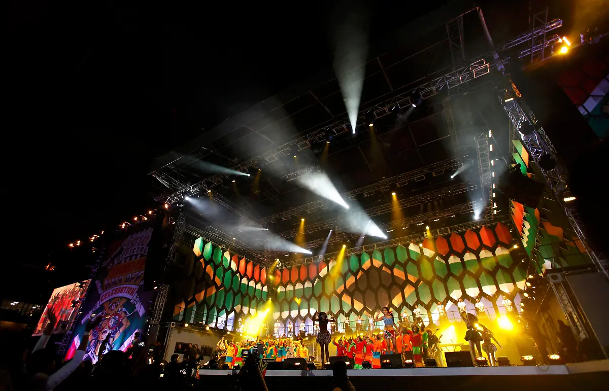 2010-06-10T222510Z-01-AC019-RTRMDNP-3-SOCCER-WORLD-CONCERT-JPG2366051109879492733