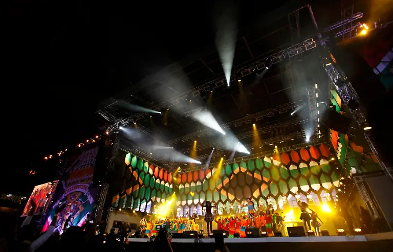 2010-06-10T222510Z-01-AC019-RTRMDNP-3-SOCCER-WORLD-CONCERT-JPG2366051109879492733